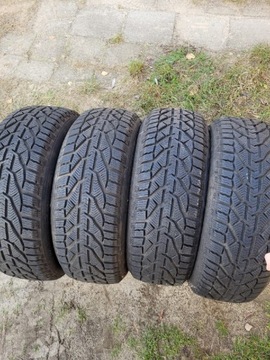 Opony KORMORAN SNOW 215/55 R17 4 sztuki.