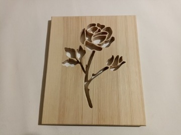 Obraz wycięty w desce - kwiat róży.