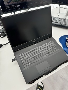 Laptop Lenovo Y540 - 17 i7-9750H/16GB/512 RTX2060
