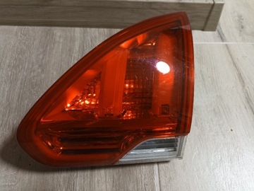 Peugeot OE 9678074580 lampa w klapę tył prawa 