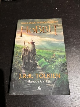 J.R.R. Tolkien „Hobbit”