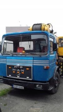 Żuraw DS-0183T udźwig 18T na samochodzie ROMAN