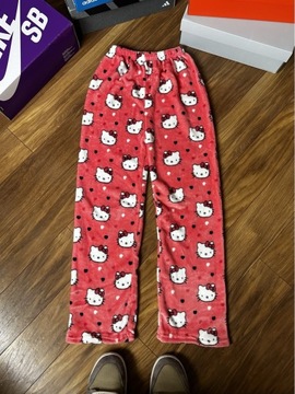 Różowe spodnie Hello Kitty piżama piżamowe dresy opium alternative y2k
