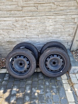 Komplet kół zimowych, opony zimowe 15" Pirelli