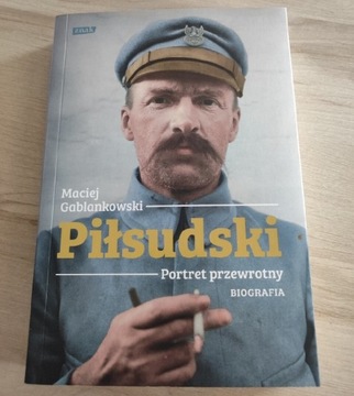 Maciej Gablanowski Piłsudski portret przewrotny