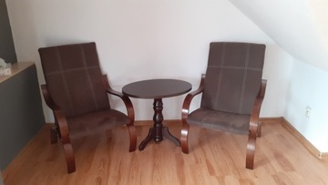 Dwa fotele i stolik