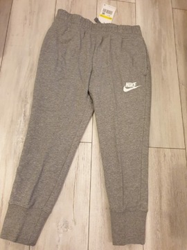 Spodnie sportowe dresowe dresy Nike r 134-140 