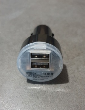 UNIWERSALNA ŁADOWARKA SAMOCHODOWA 2 x USB