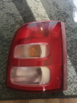 Lampa tylna prawa Nissan Micra 2002