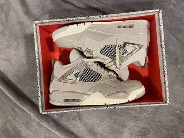 Jordan 4 frozen moment