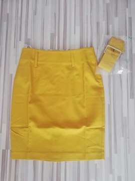 Żółta spódnica z paskiem 