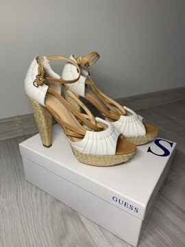 Buty na obcasie Guess 