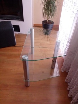 Szklany stolik pod telewizor 