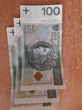 Banknot 100zł, Seria FR, 3 numery po kolei