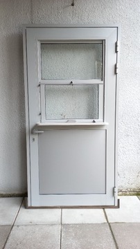 Drzwi z oknem podawczym podnosznym na wymiar