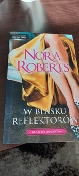 Książka-W blasku reflektorów-Nora Roberts