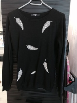 Czarny sweter z ozdobnymi liśćmi S