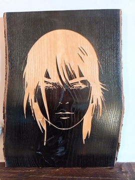 Obraz drewniany, grawer twarzy kobiety.
