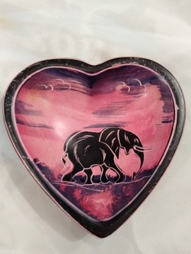 Kamienna misa w kształcie serca Słoń