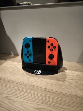 Stojak podstawka na kontroler Nintendo Switch 