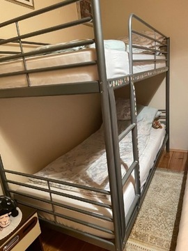 Łóżko piętrowe metalowe z materacami 90x200 Ikea 
