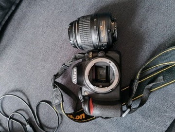 Lustrzanka Nikon d3100 body+obiektyw (aparat)