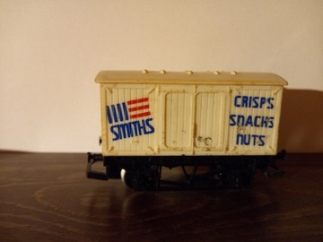 Hornby Wagon Smiths Crisps Snacks Nuts Gauge 00