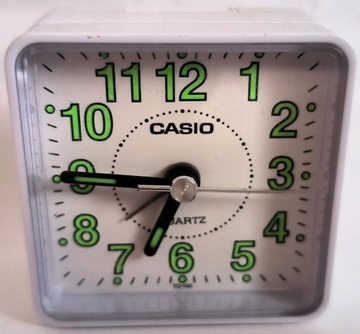 Wskazówkowy zegarek z budzikiem CASIO