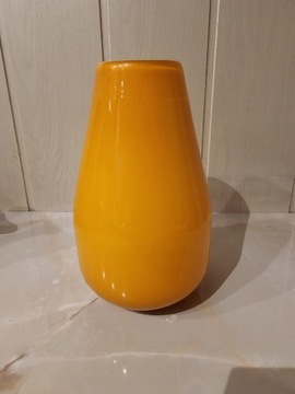 Pomarańczowy szklany wazon