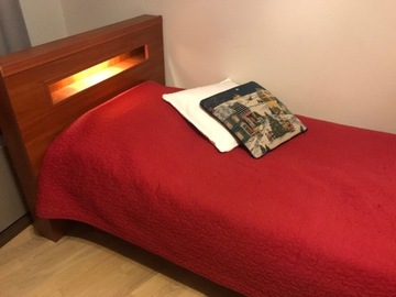 Łóżko z panelem podswietlanym i materacem