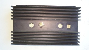 Duży czarny radiator-dwa otwory