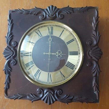 Stary drewniany zegar