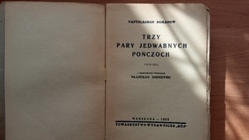 Romanow, Trzy pary jedwabnych pończoch, 1932