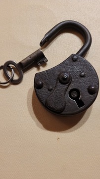 Kłódka antyk oryginał jarzmowa z kluczykiem metal 