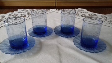 Szklanki z niebieskiego szkła ze szlifem, Vintage