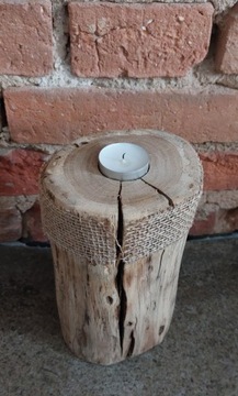 Swiecznik z drewna na tealighty.