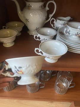 Zestaw kawowy porcelana plus dzbanek i talerzyki