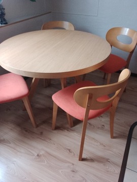 Zestaw mebli stół rozkładany 110(3*45)plus krzesła