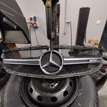 Sprzedam grill Mercedes  c63 AMG oryginalny 