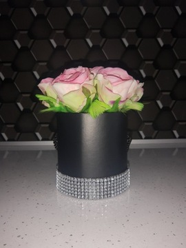 Box- gumowe róże, stroik