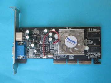 nVIDIA GeForce FX 5200 128MB DDR AGP ARTEFAKTY !