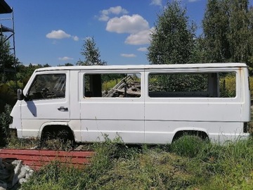 Mercedes MB100 na części