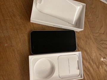 iPhone 12 168GB, uszkodzona szybka 