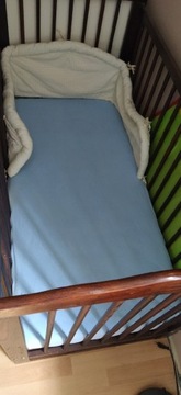 Łóżeczko dziecięce drewniane z materacem