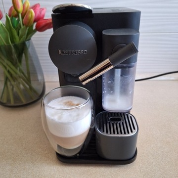 Ekspres do kawy DeLonghi ONE na kapsułki Nespresso