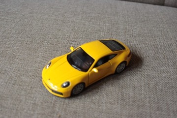 MODEL METAL - WELLY Porsche 911 Carrera 4S