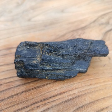 Czarny turmalin Indie 85 g kamień ochronny 