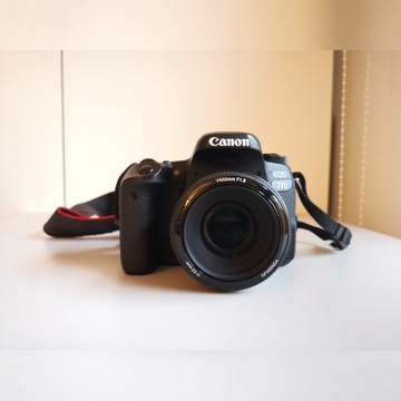 Canon eos 77d, super stan, w pełni sprawny 