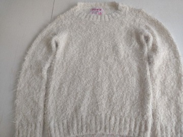 Sweter kremowy 134