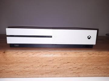 Xbox one S+okablowanie +GTA5 +COD2019